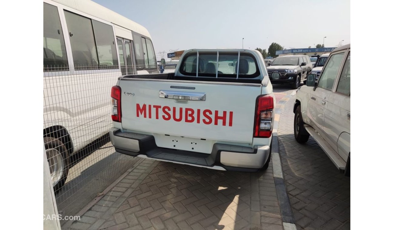 Mitsubishi L200 Brand New Mitsubishi L200, GLX 2.4L 4x4, Manual Speed, with Bed Liner, Screen, and Rear View Camera,