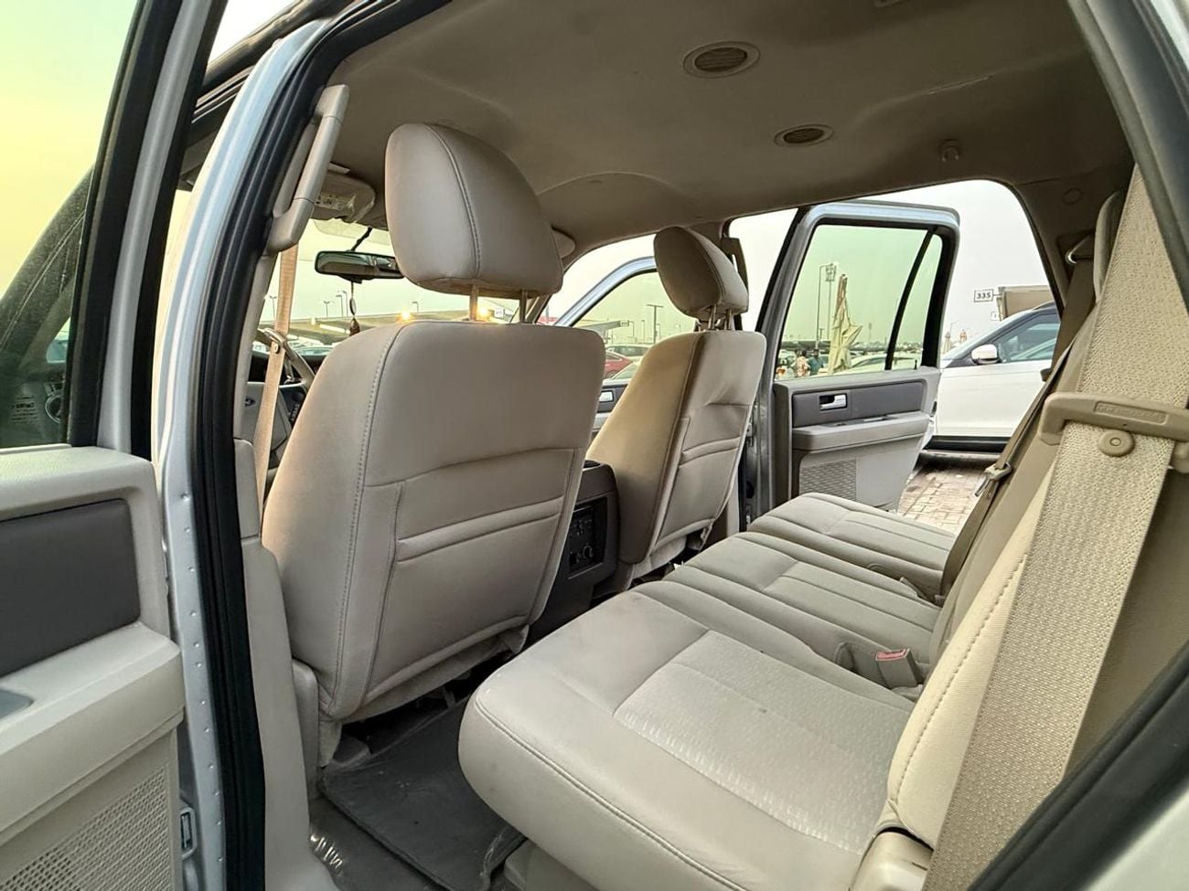 Ford Expedition XLT 7 seats No. 2, GCC specs