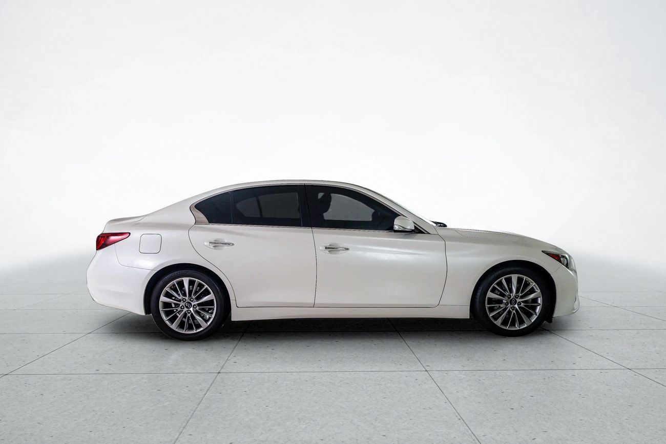 Infiniti Q50 LUXE 3.0