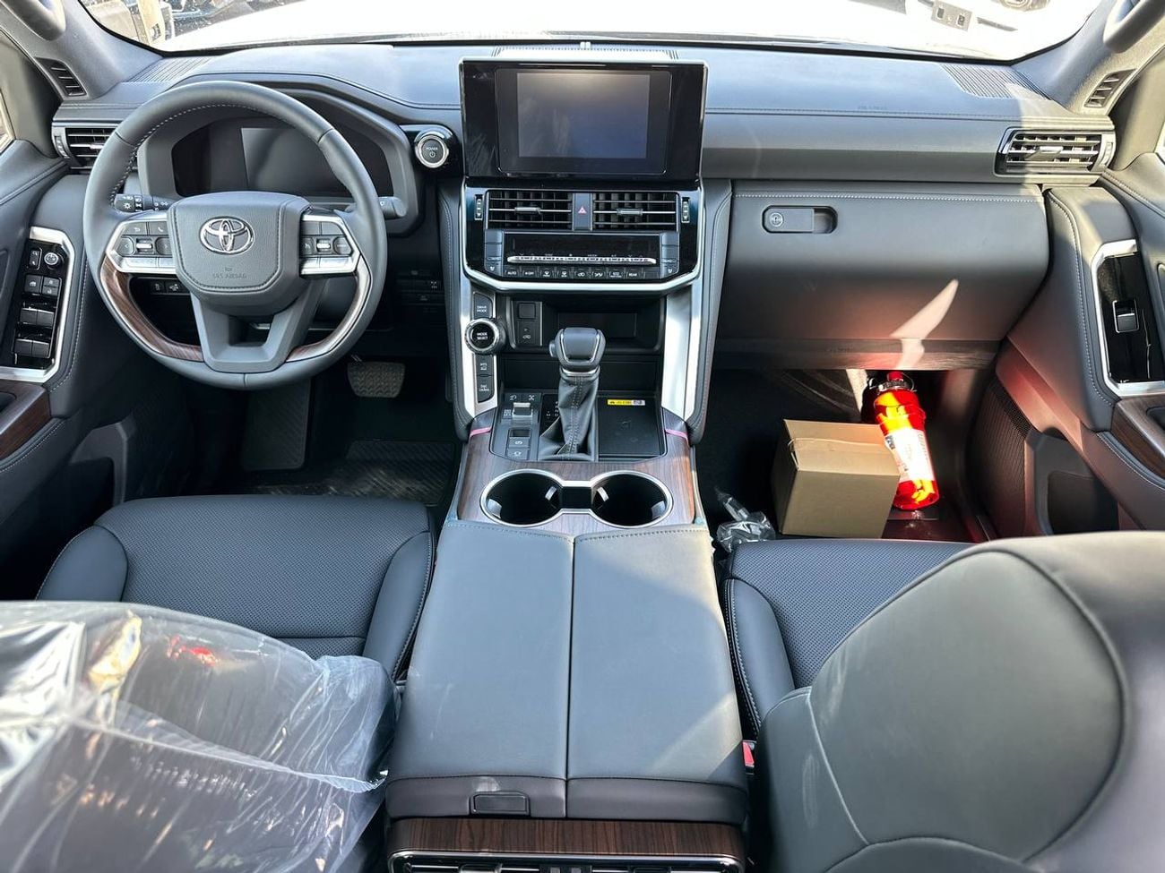 Toyota Land Cruiser GXR 3.5L HEV A/T // 2026 // High Option with Power & Cooling & Leather Seats , Wireless Charge // Sp
