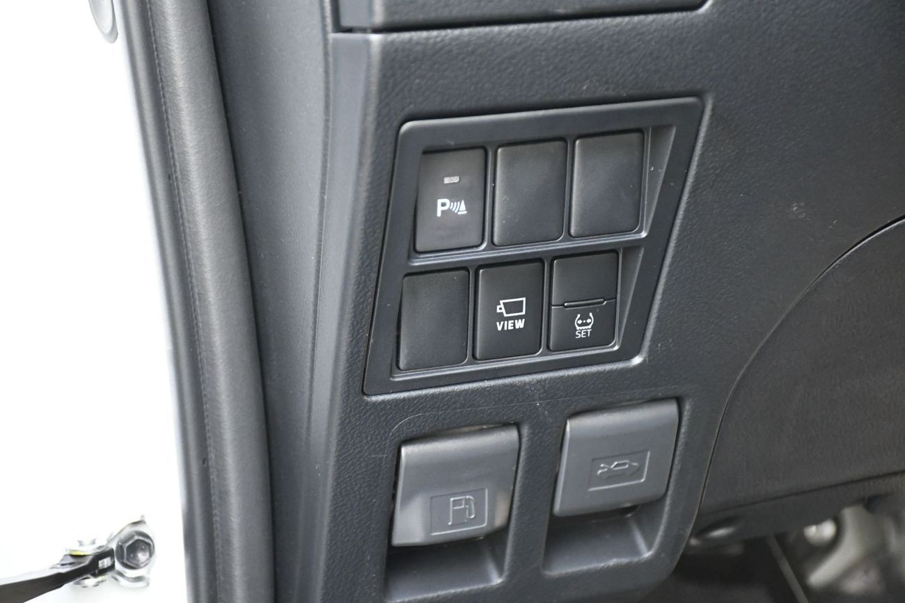 تويوتا هيلوكس Adventure 4.0L V6 With Composer (Ready Stock)