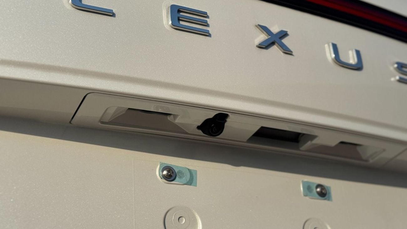 Lexus LX700h SIGNATURE WHITE ISNDE RED AUTOPARK MARK LEVINSONS SPEAKERS 7SEATER 22" ALLOY WHEELS REMOTE ENGINE STARTER