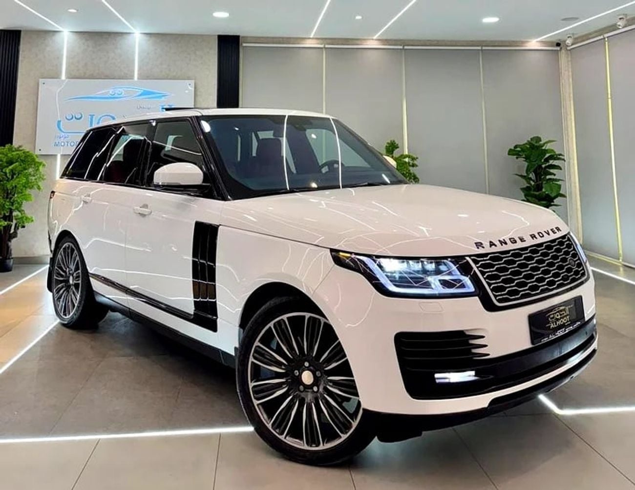 Land Rover Range Rover AUTOBIOGRAPHY SUPERCHARGED RR VOGUE V8 || FACELIFT || GCC || TOP RANGE || PANORAMIC ROOF
