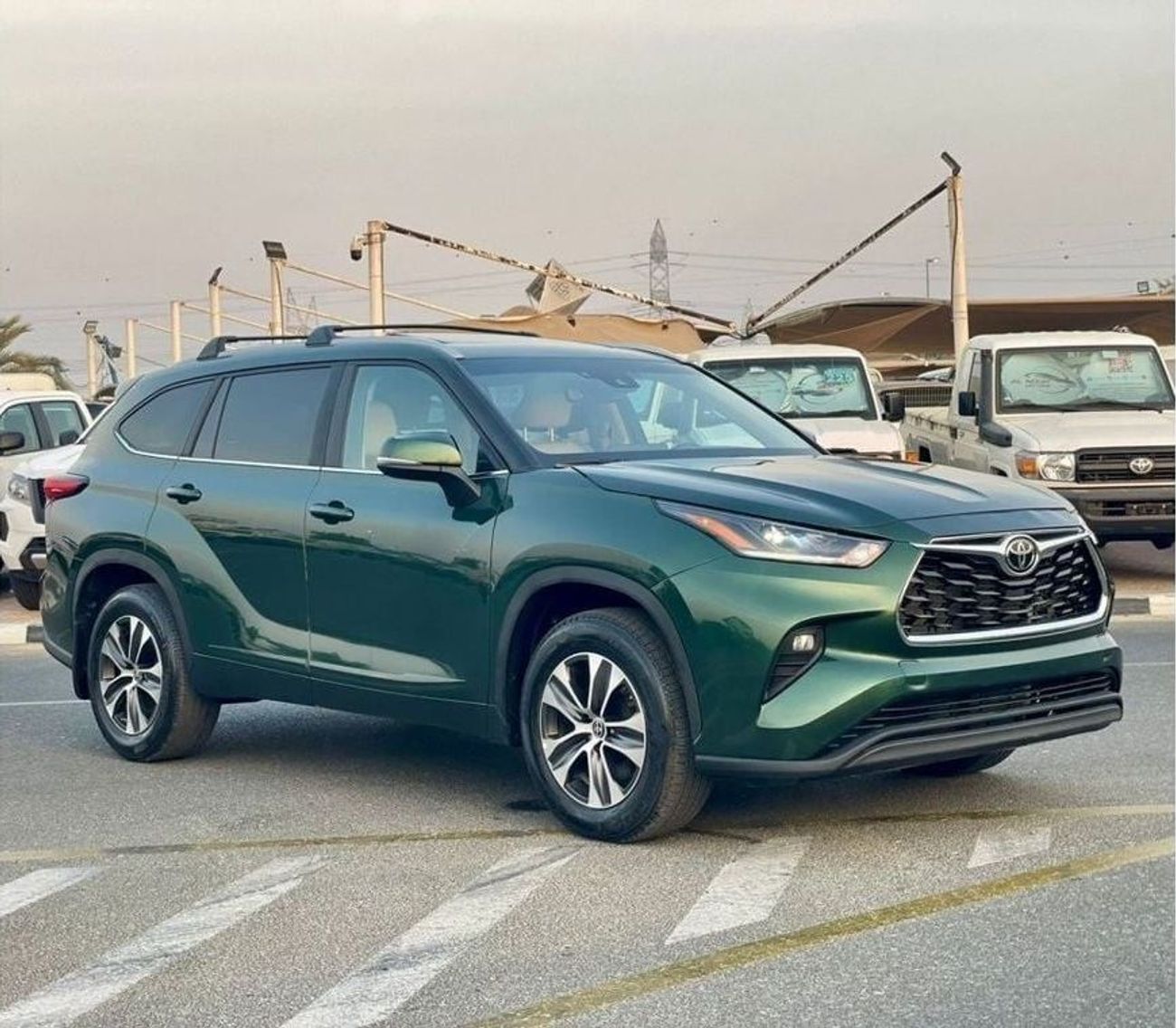 Toyota Highlander 2023 Toyota Highlander 2.4L V4 Turbo - XLE Full Option AWD 4x4 - Radar & Wireless charger - 55,300 M