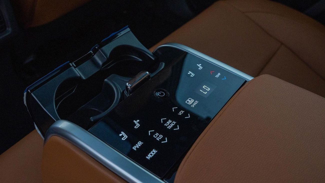 تويوتا كامري 2026 Toyota Camry Lumiere 2.5L AT Hybrid (Black-Tan)