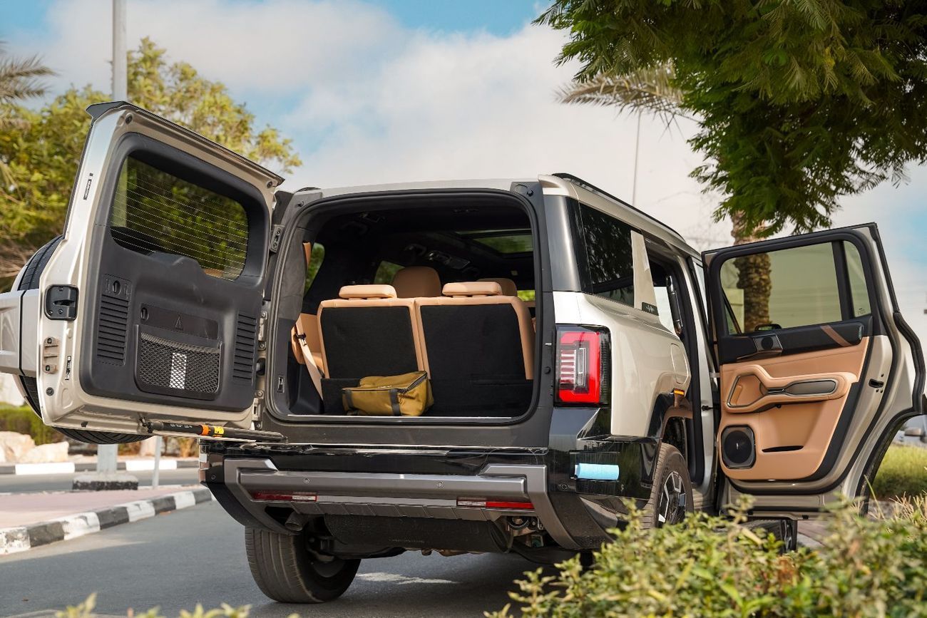 BYD Leopard 8 Smart and Brave Flagship Edition (7 Seats) 2025 BYD Leopard 8 Flagship plug in Hybrid 2.0L 7 seater