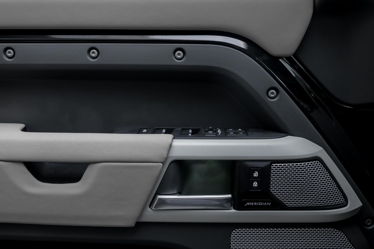 Land Rover Defender Defender SE P400 130 | 5,288 P.M | 0% Downpayment | Agency Warranty!