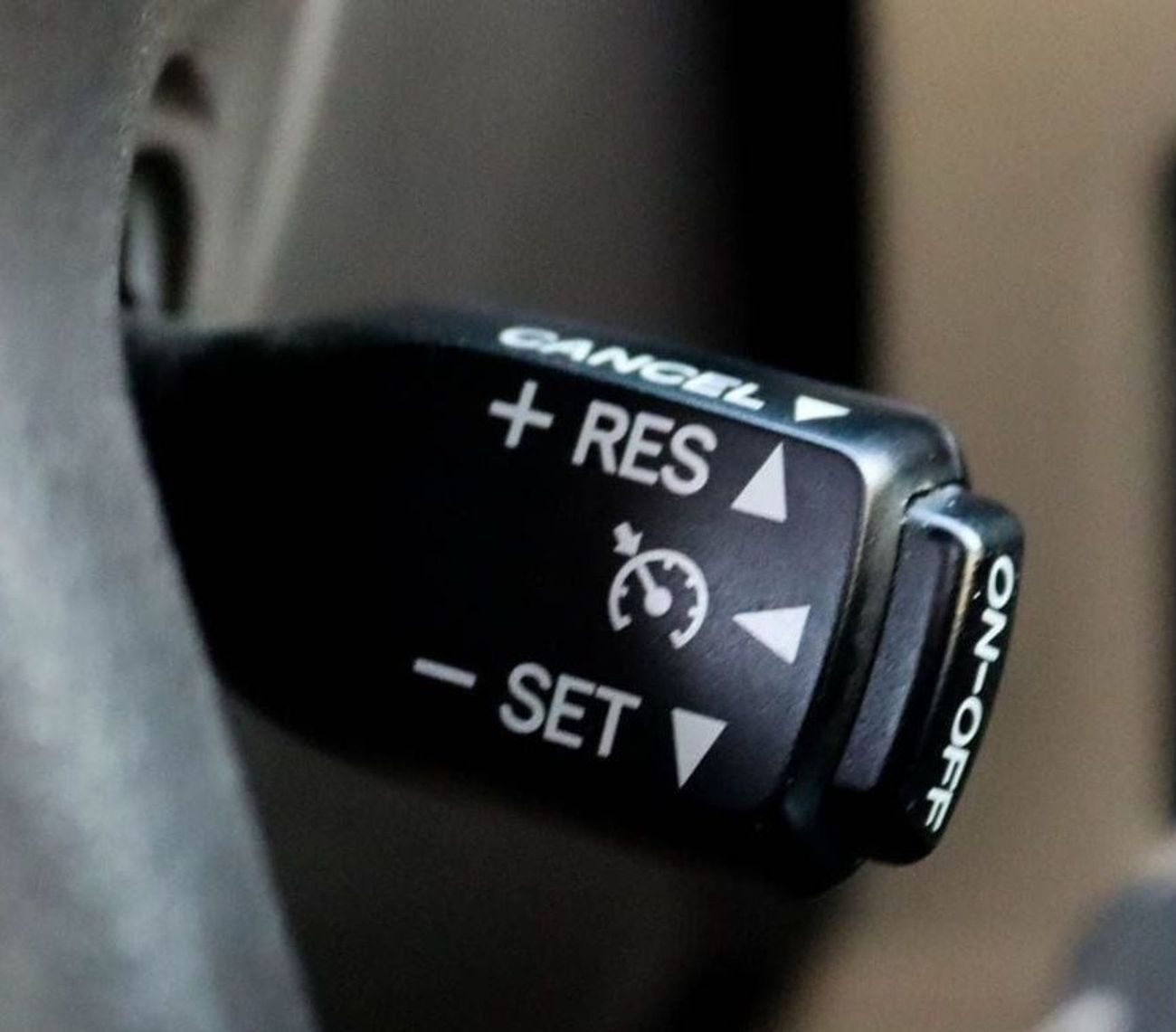 تويوتا برادو GXR 4.0L 4WD Toyota Prado GXR, 4.0L, 2022 GCC, Original Paint, accident-free, in excellent condition