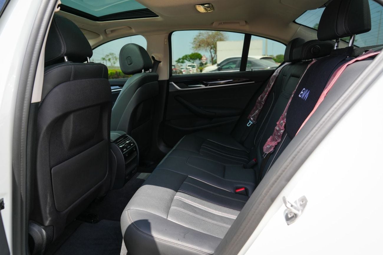 بي أم دبليو 520i Std 2.0L