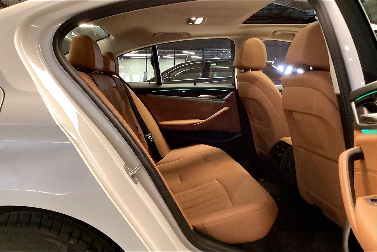 بي أم دبليو 520i Joy Edition | شامل الضمان | 0 ﺪﻔﻋﺓ ﺃﻮﻟﻯ