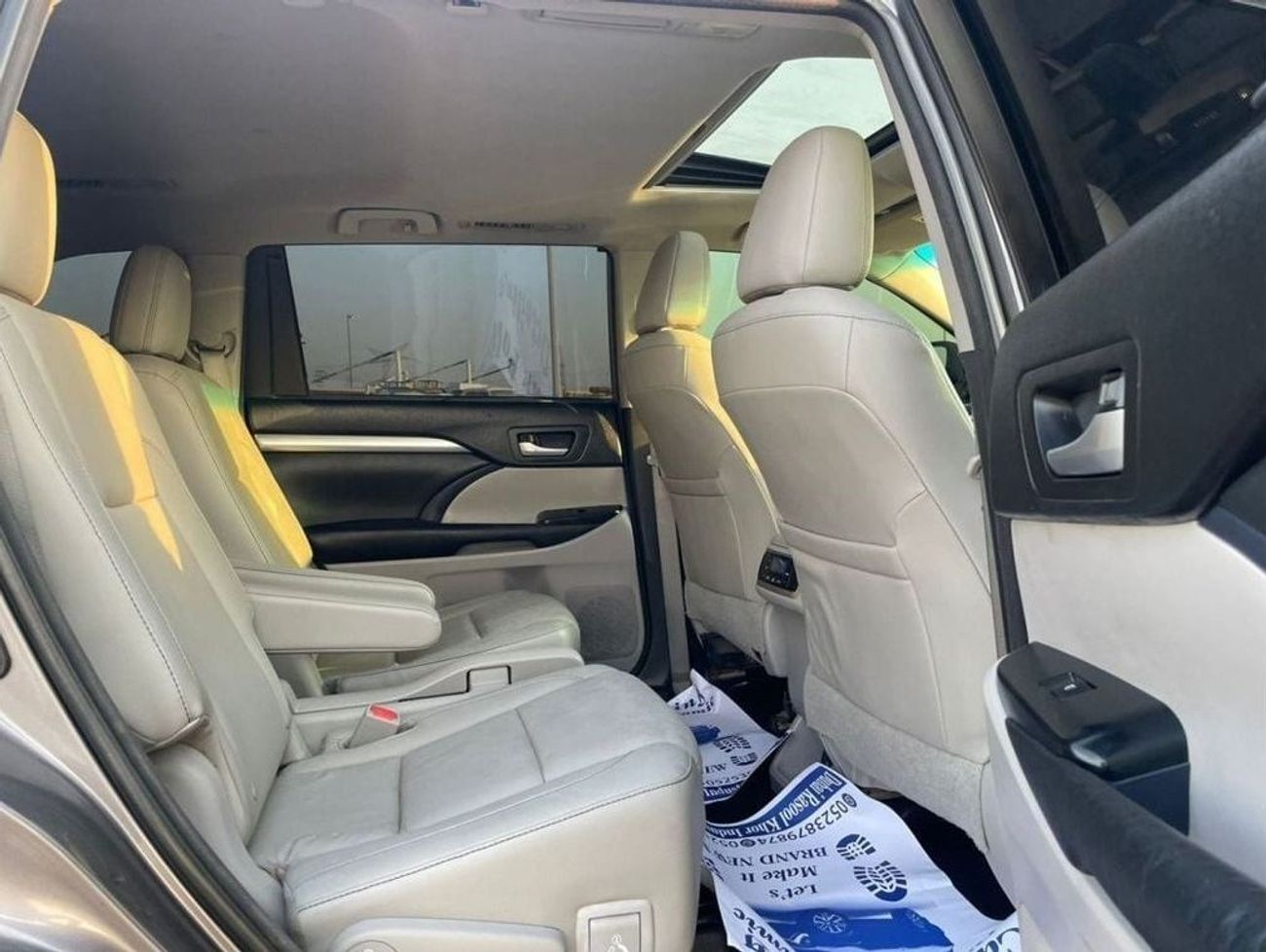 تويوتا هايلاندر 2014 Toyota Highlander XLE 3.5L V6 Full Option 7 Seater  With Side Steps - 90,000 mileage