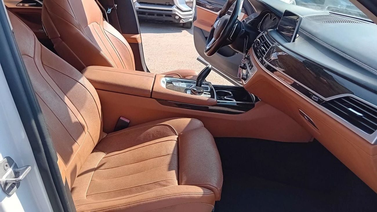 BMW 740i 