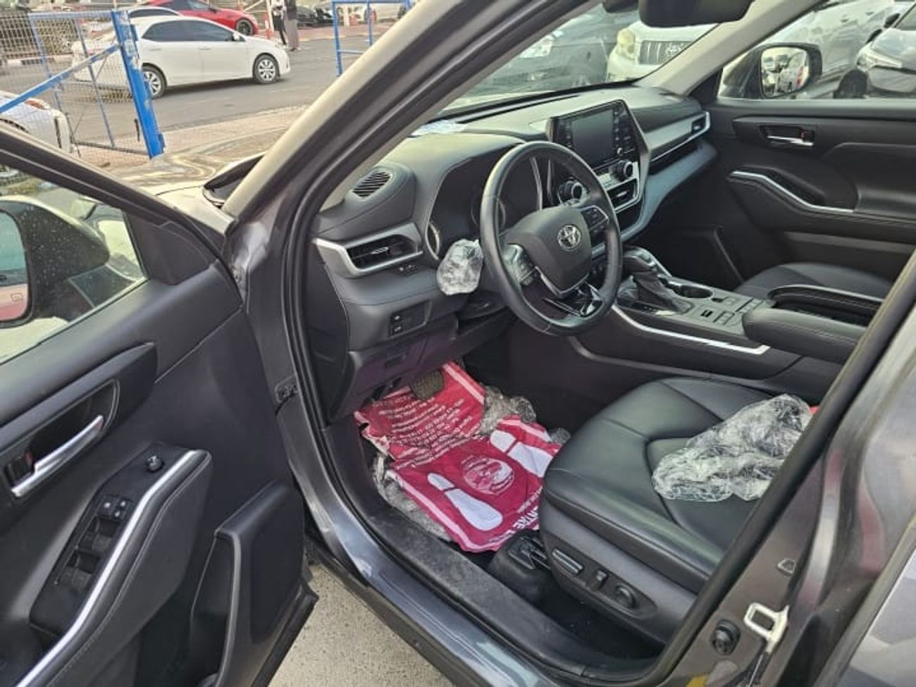 Toyota Highlander XLE-Non Hybrid-3.5L-AWD-LHD-American specs-6 Cylinders-petrol-Automatic-7 Seats-5 Doors