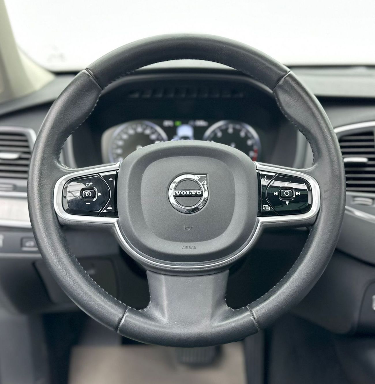 Volvo XC90 B5 Momentum 2.0L 2022 Volvo XC90 B5 Momentum, Jan/2027 Volvo Warranty, Volvo Full Service History, G