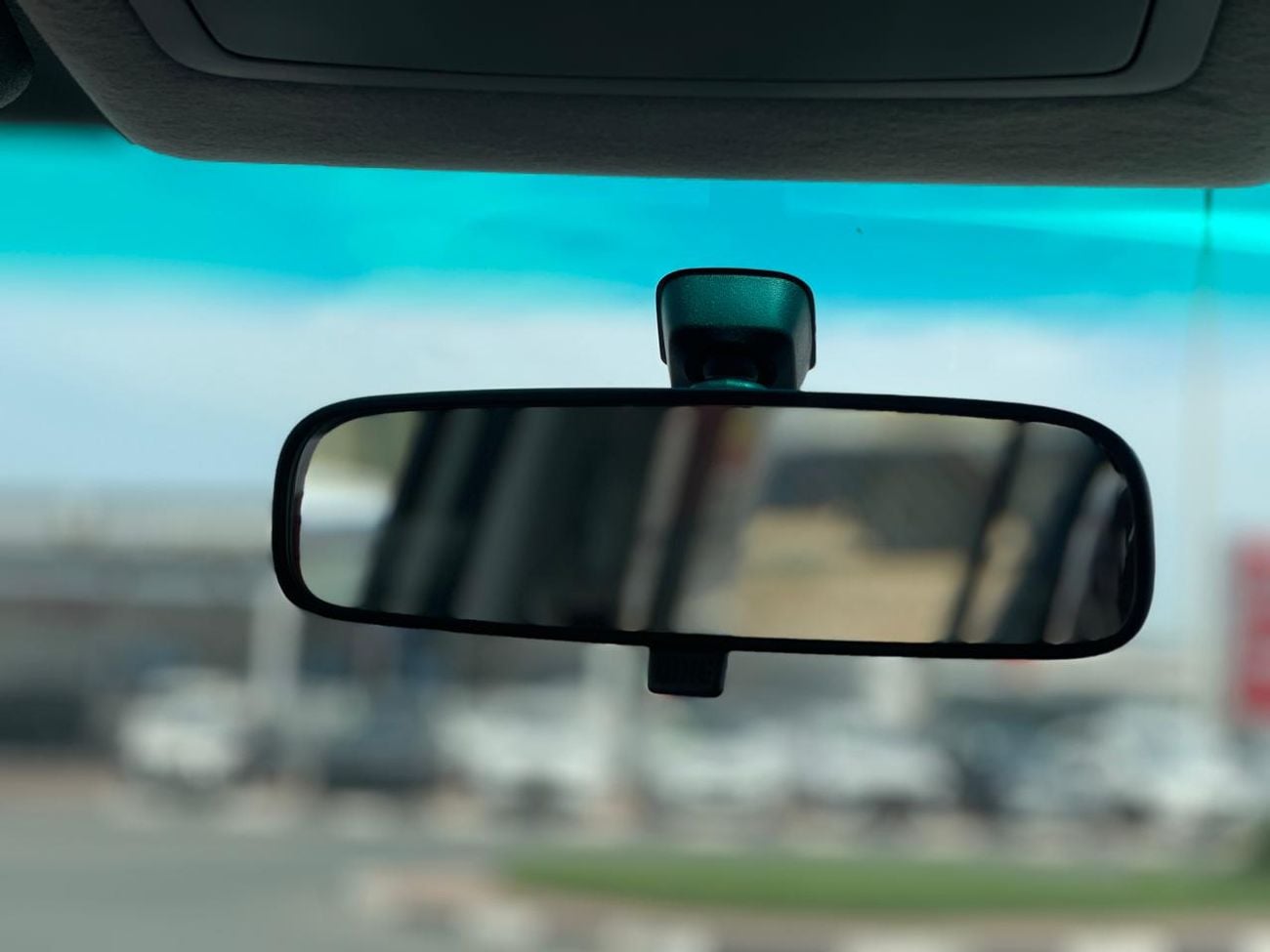 تويوتا هيلوكس GLXS SR5 2.7L 4X4