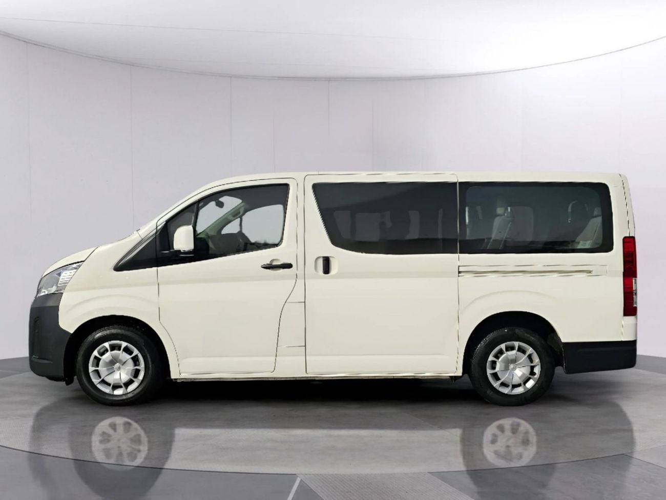 Toyota Hiace High-roof passenger Van DSL 2.8L Diesel Engine Automatic Gear 2WD 11 Deats 5 Doors
