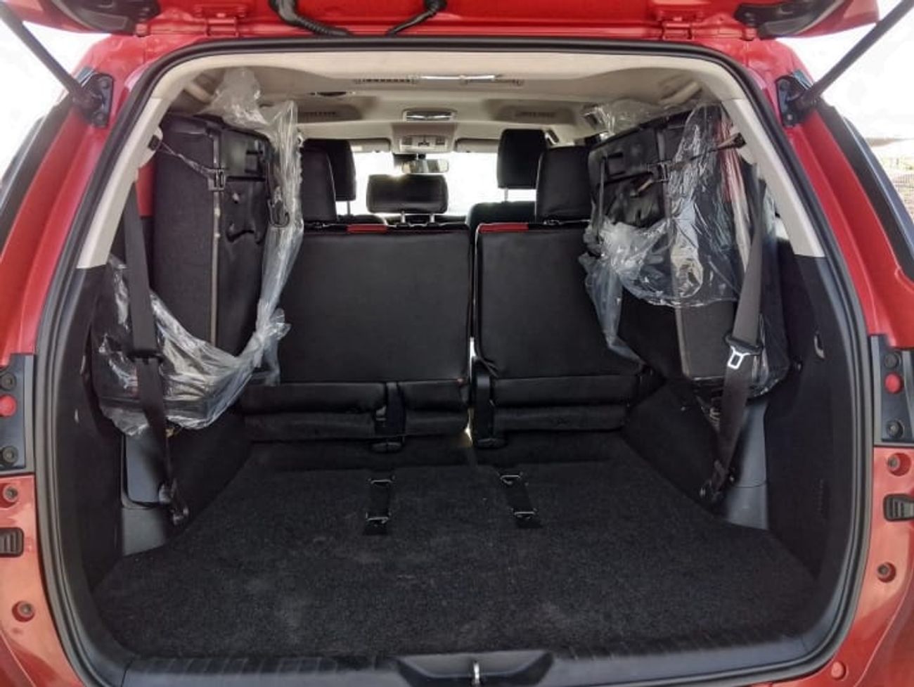 Toyota Fortuner VX-RHD-4WD-2.8L-Automatic-Diesel-7 Seats-5 Doors