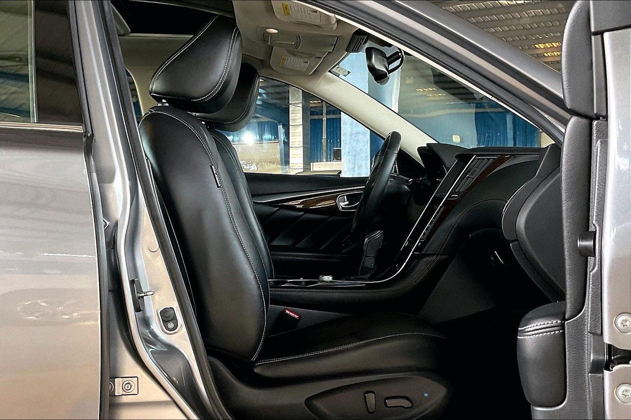 Infiniti Q50 Premium / Luxe | Guaranteed Warranty | 0 Down Payment