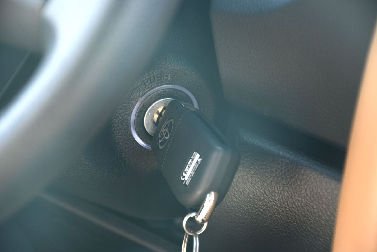 تويوتا فورتونر 2.4L V4 Diesel Automatic  7 Seats GCC (Ready Stock)