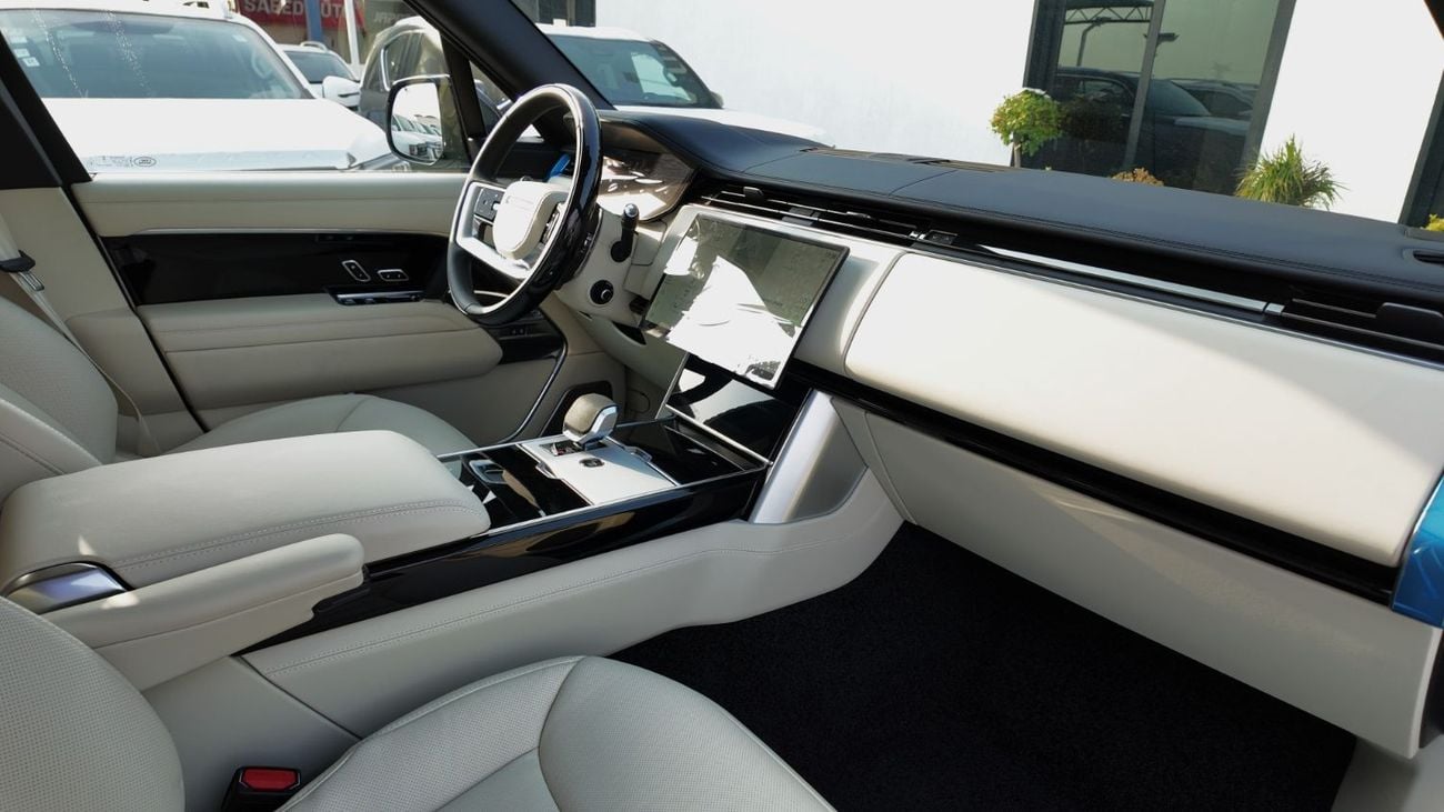 لاند روفر رينج روفر AUTOBIOGRAPHY P530 | Belgravia Green | Black Roof | White Interior | Shadow Exterior Package | GCC Specs
