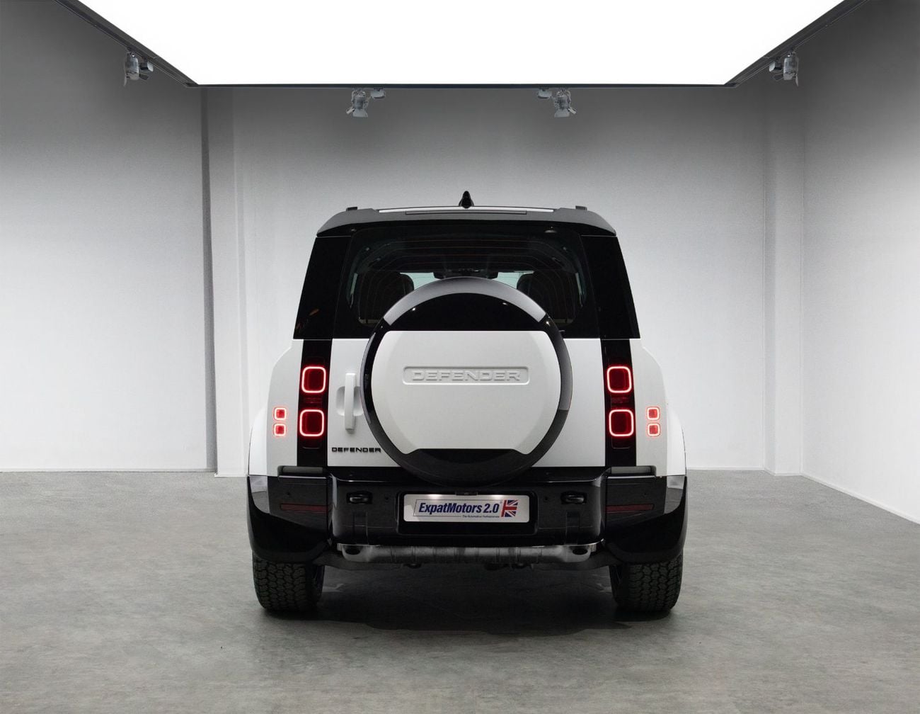 لاند روفر ديفندر P400 110 X-Dynamic HSE 3.0L (5 Seater)
