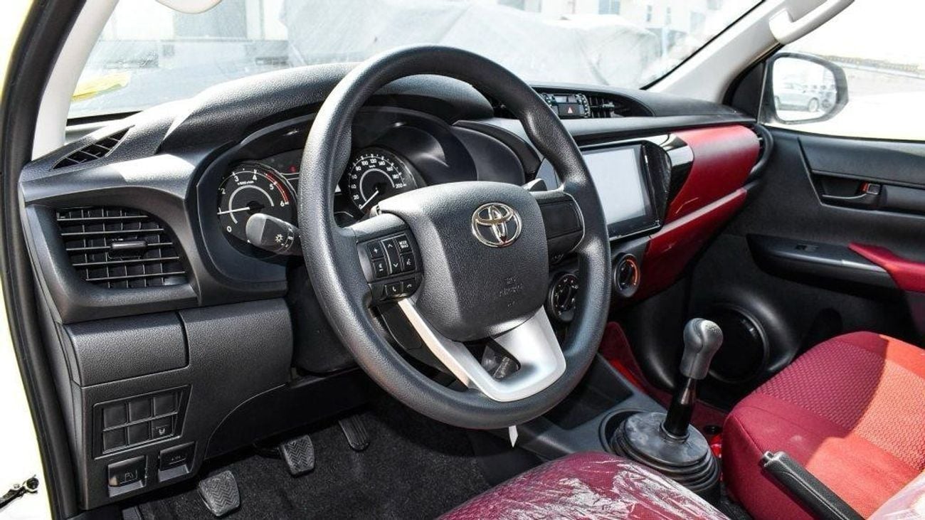 تويوتا هيلوكس 2.4L 4x4 Manual Transmission Diesel