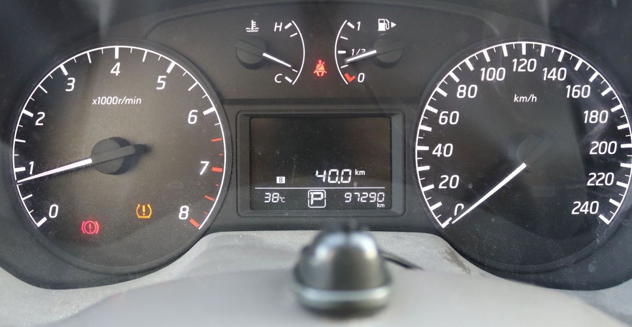 Nissan Sentra ACCIDENTS FREE - GCC - ENGINE 1600 CC - ORIGINAL PAINT - PERFECT CONDITION INSIDE OUT