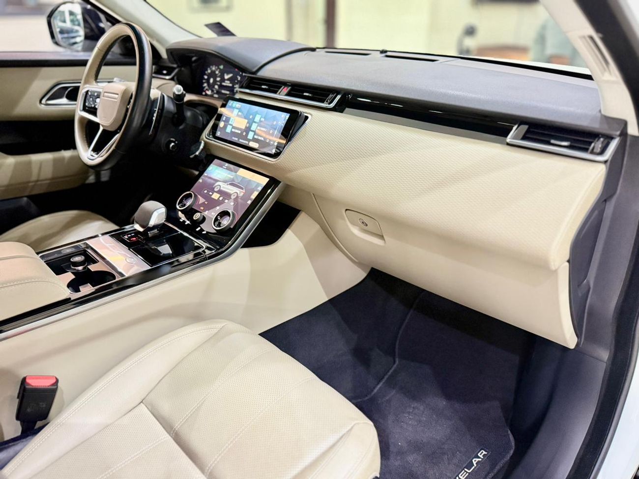 لاند روفر رينج روفر فيلار P300 R-Dynamic SE 2.0L