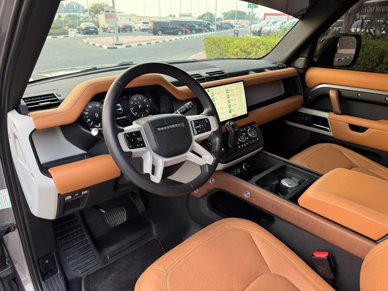 Land Rover Defender GCC SPEC UNDER WARRANTY AND SERVICE CONTRACT