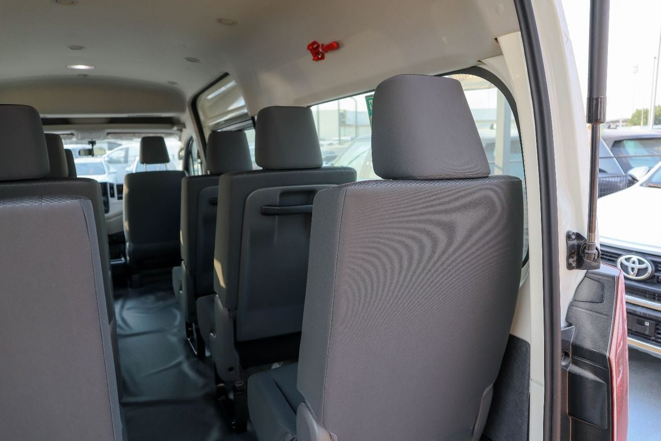 Toyota Hiace GL Toyota Hiace 3.5L Petrol – 2026 Model 13 seater ▾