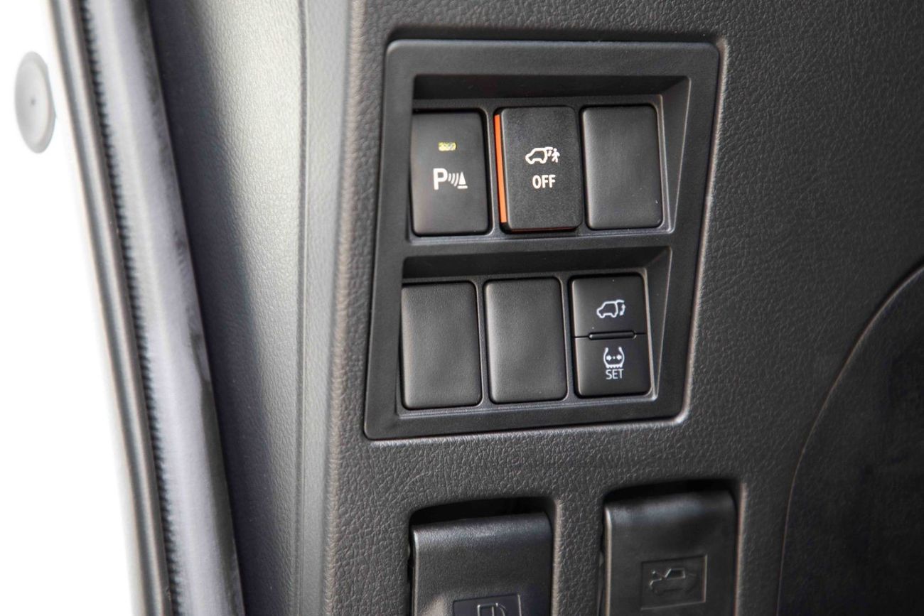 Toyota Fortuner 2023 Toyota Fortuner 4.0 WP Adventure - Platinum White Pearl Inside Black