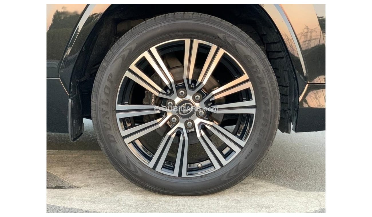 لكزس LX 600 سيجناتشر