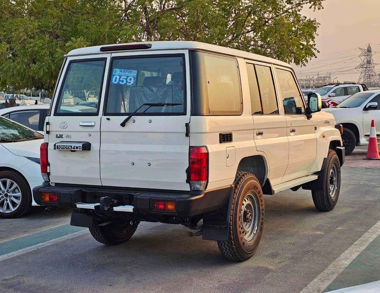 تويوتا لاند كروزر 70 LC76 LX /4.0L PETROL V6 M/T / CHROME HANDLE & MIRRORS / REAR CAMERA (CODE # 76PME)