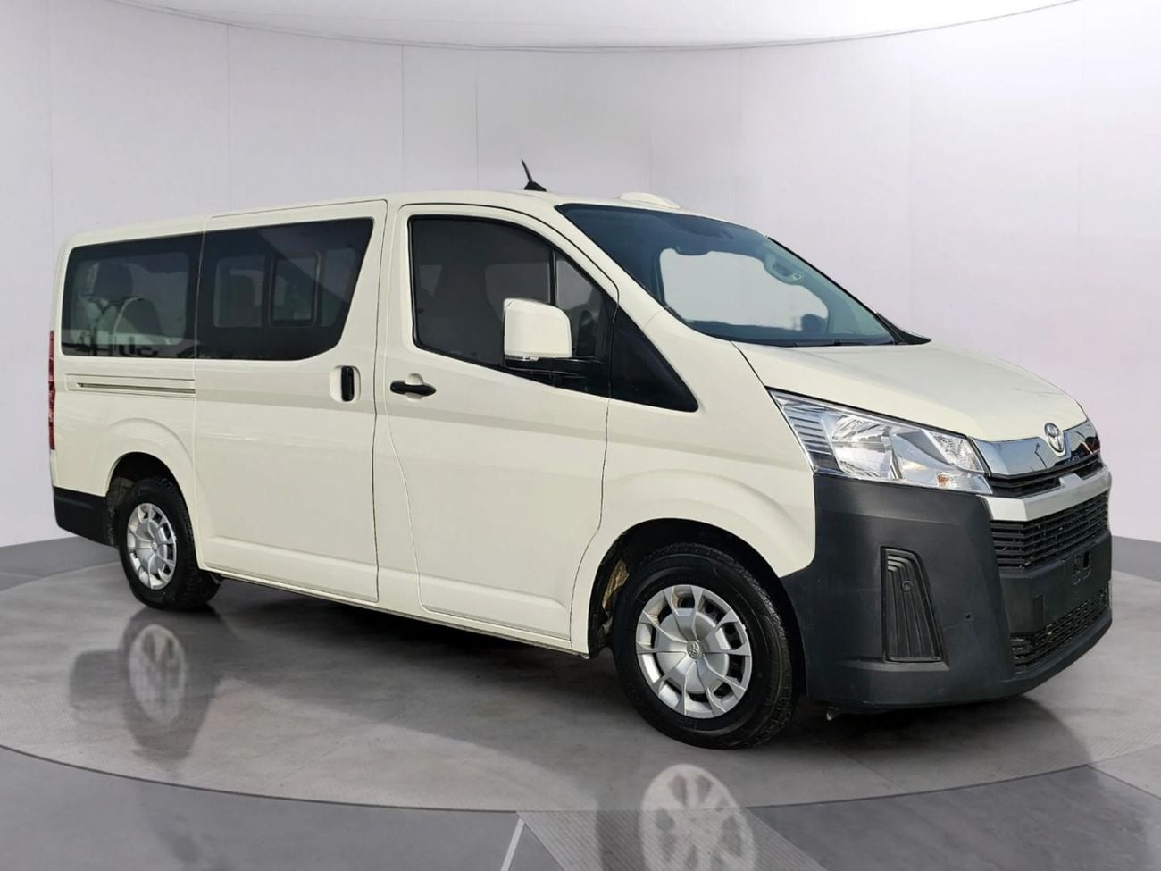 Toyota Hiace High-roof passenger Van DSL 2.8L Diesel Engine Automatic Gear 2WD 11 Deats 5 Doors