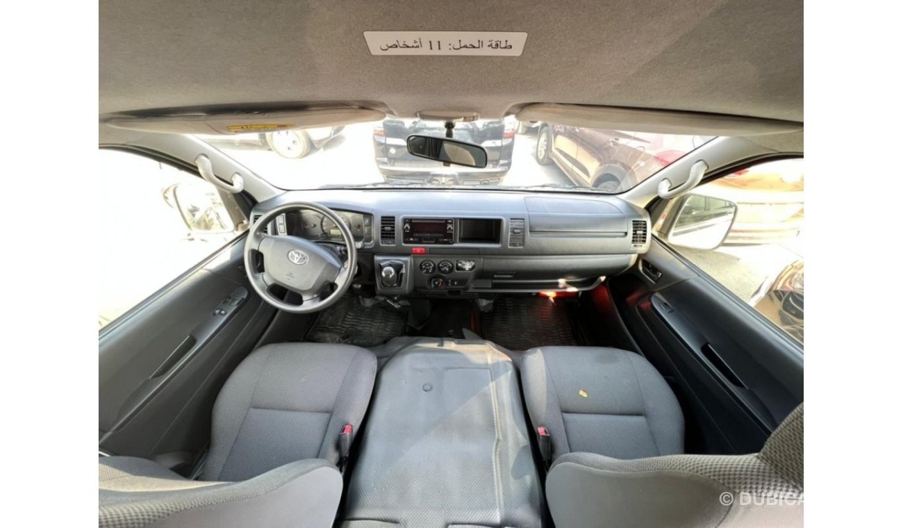 Toyota Hiace 2018 Toyota Hiace Highroof 12+ Seats / Manual and Al futtaim