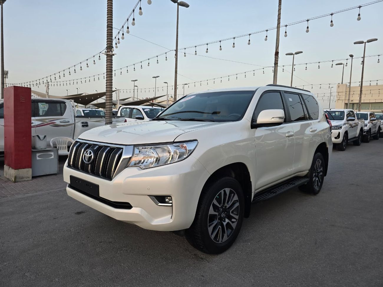 Toyota Prado GXR 4.0L 4WD TOYOTA PRADO 2023 GCC V6 ENGINE 4.0L clean car without accident without paint same like