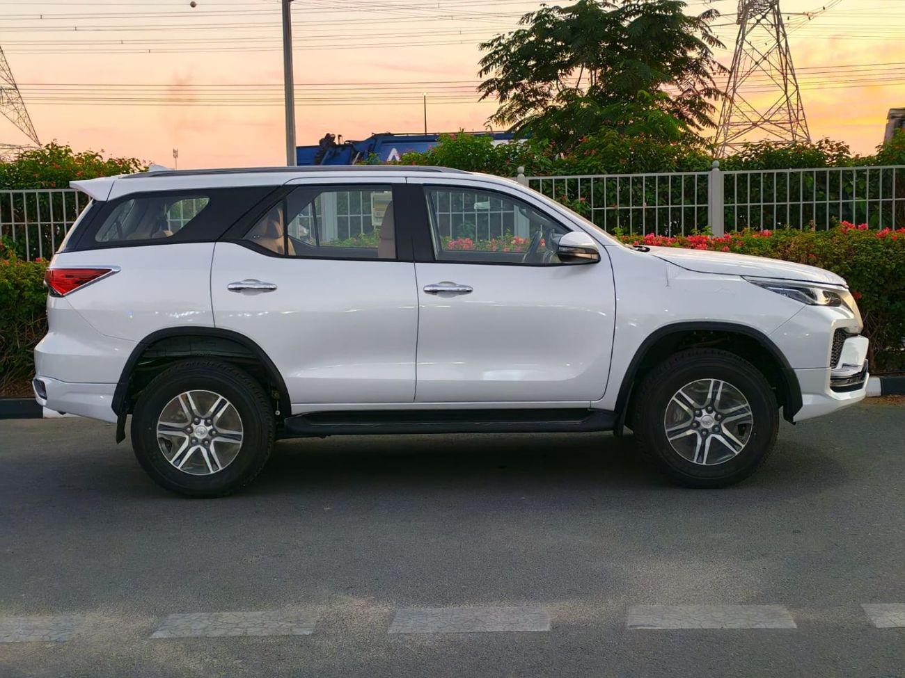 Toyota Fortuner 2025 Toyota Fortuner SR5 7-Seater 2.7L 4-Cyl Petrol A/T 4x4 Only For Export