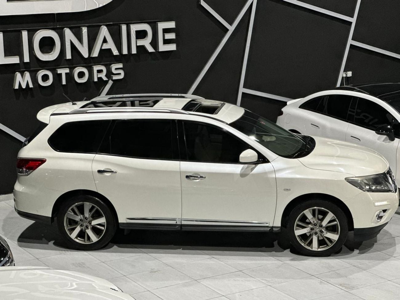 Nissan Pathfinder SV 3.5L (260 HP) 4WD NISSAN PATHFINDER | GCC | 2015 | FULL OPTIONS 7SEATERS WITH PANORAMIC ROOF