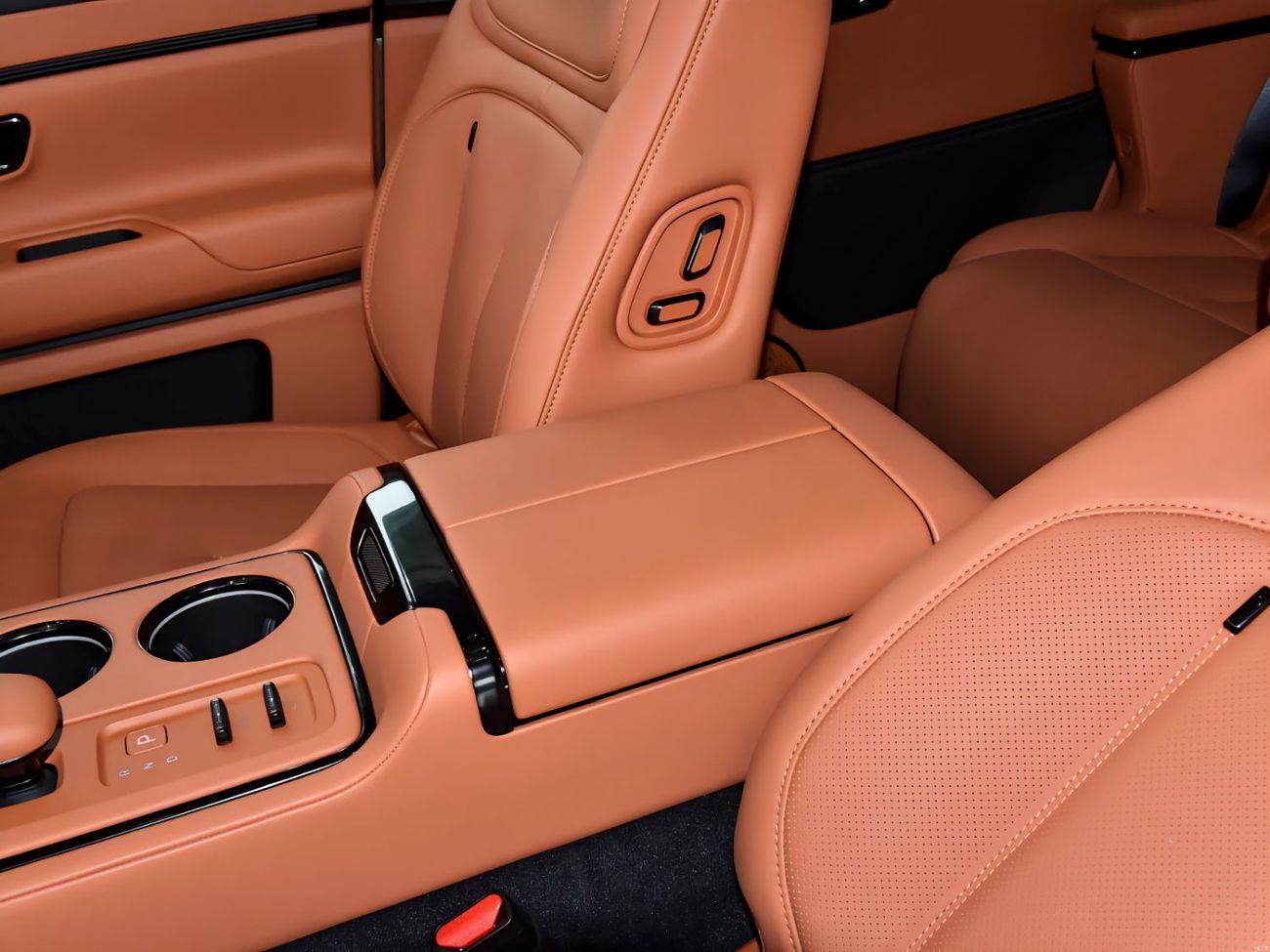 روكس أداماس (EXPORT ONLY) ROX Adamas vip 6 seats (EREV)  A/T 4*4 SUV  black color 2026 model