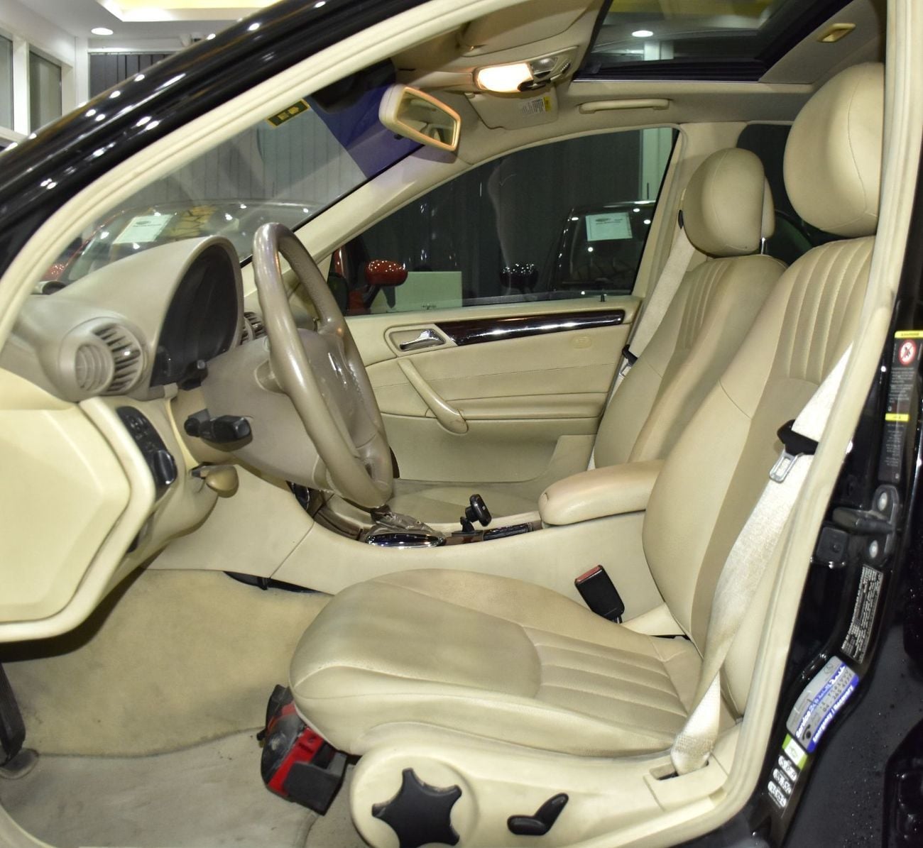 مرسيدس بنز C 180 EXCELLENT DEAL for our Mercedes Benz C180 Kompressor ( 2007 Model ) in Black Color GCC Specs