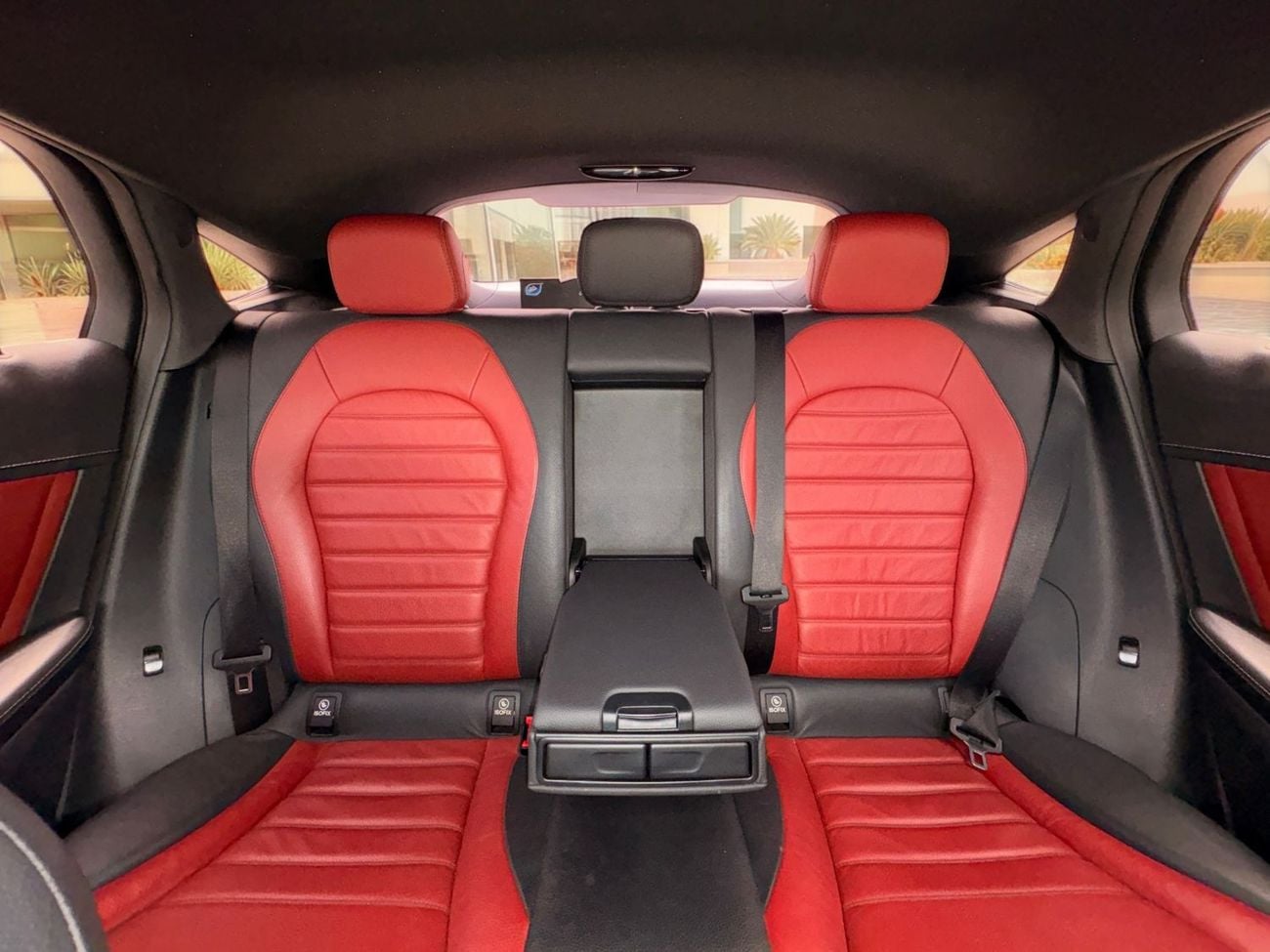 Mercedes-Benz GLC Coupe 250 AED 2,420 P.M | 0% DOWN PAYMENT | MERCEDES-BENZ GLC 250 COUPE | 2.5L 4WD | 2018 | FULL SERVICE HISTO