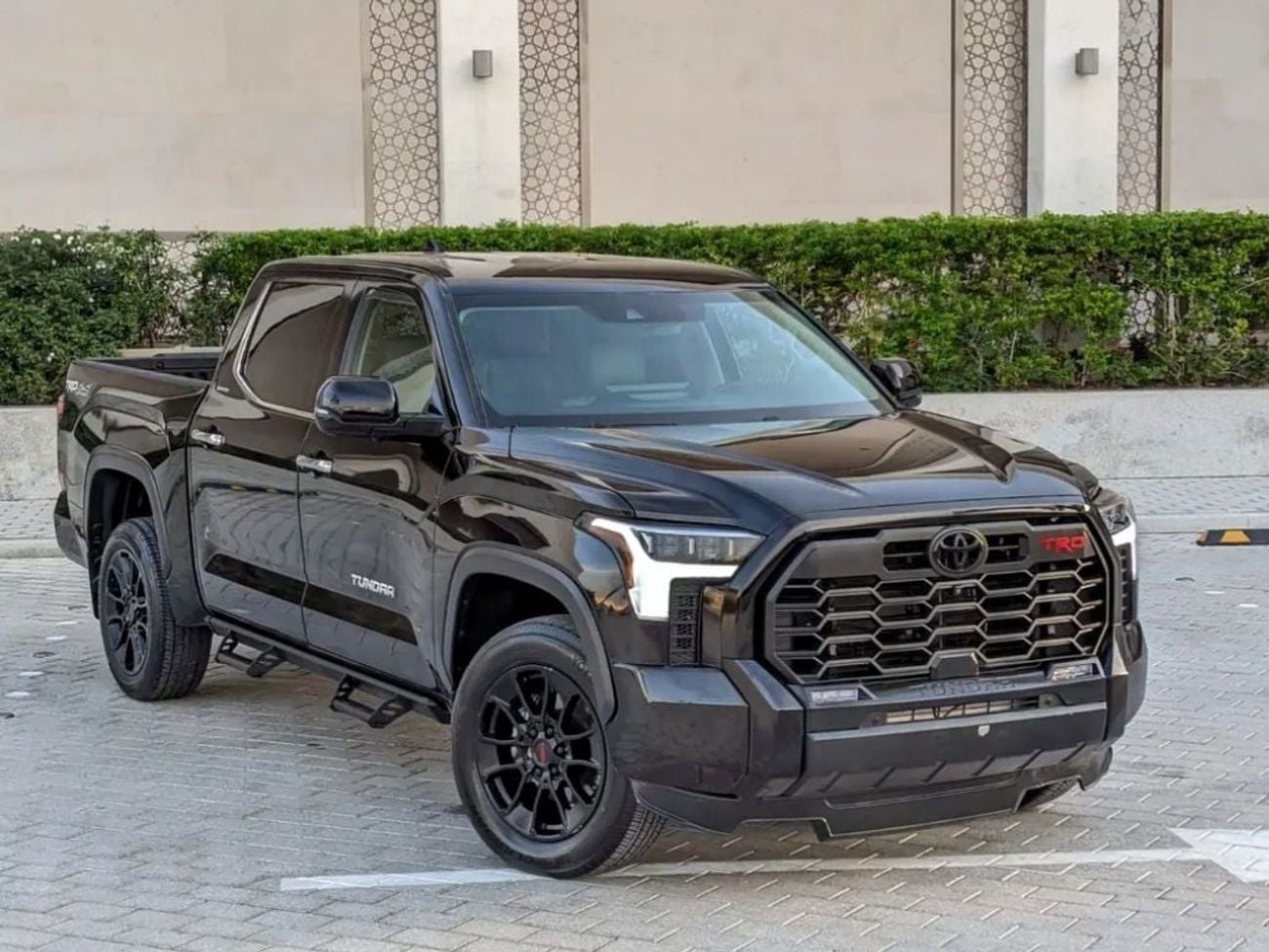 تويوتا تاندرا Toyota Tundra Crewmax Limited 2022MODEL 3.5L V6 petrol Engine with AWD 4x4, push start Transmission