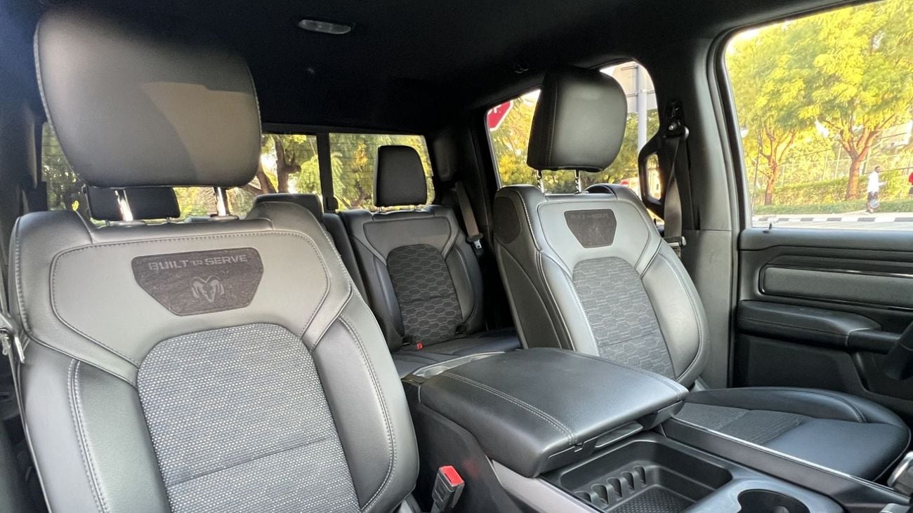 RAM 1500 Big Horn 2023 Crew Cab 4x4  32500Km American