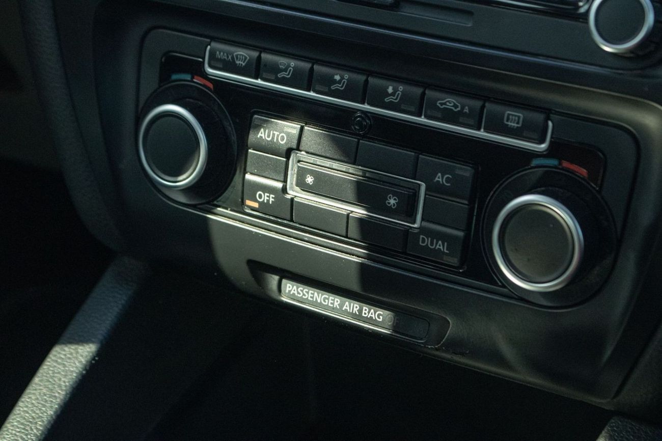 Volkswagen Jetta VOLKSWAGON JETTA Comfortline SE 2.0L | FULL OPTION | GCC