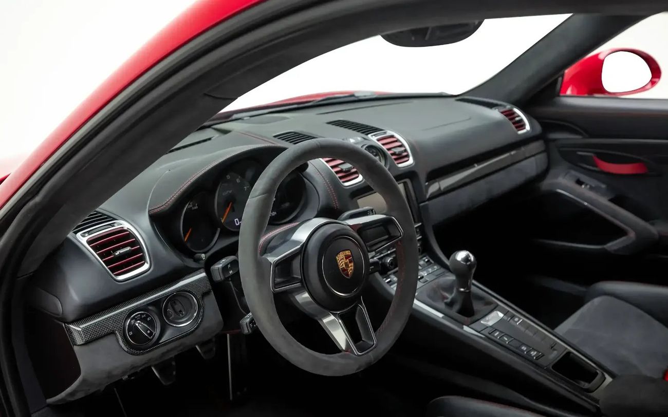 Porsche Cayman GT4 - GCC Spec