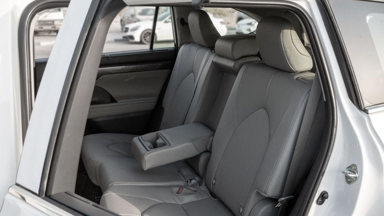 Toyota Highlander 2026 Toyota Highlander Limited 2.5L AT Hybrid (White-Grey)