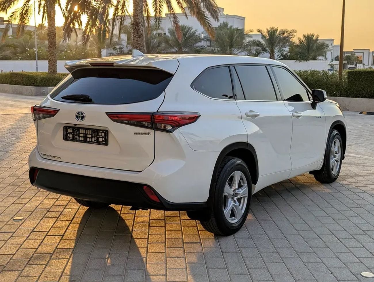 Toyota Highlander Hybrid Limited | GCC Specs | Full Option | Premium Family SUV