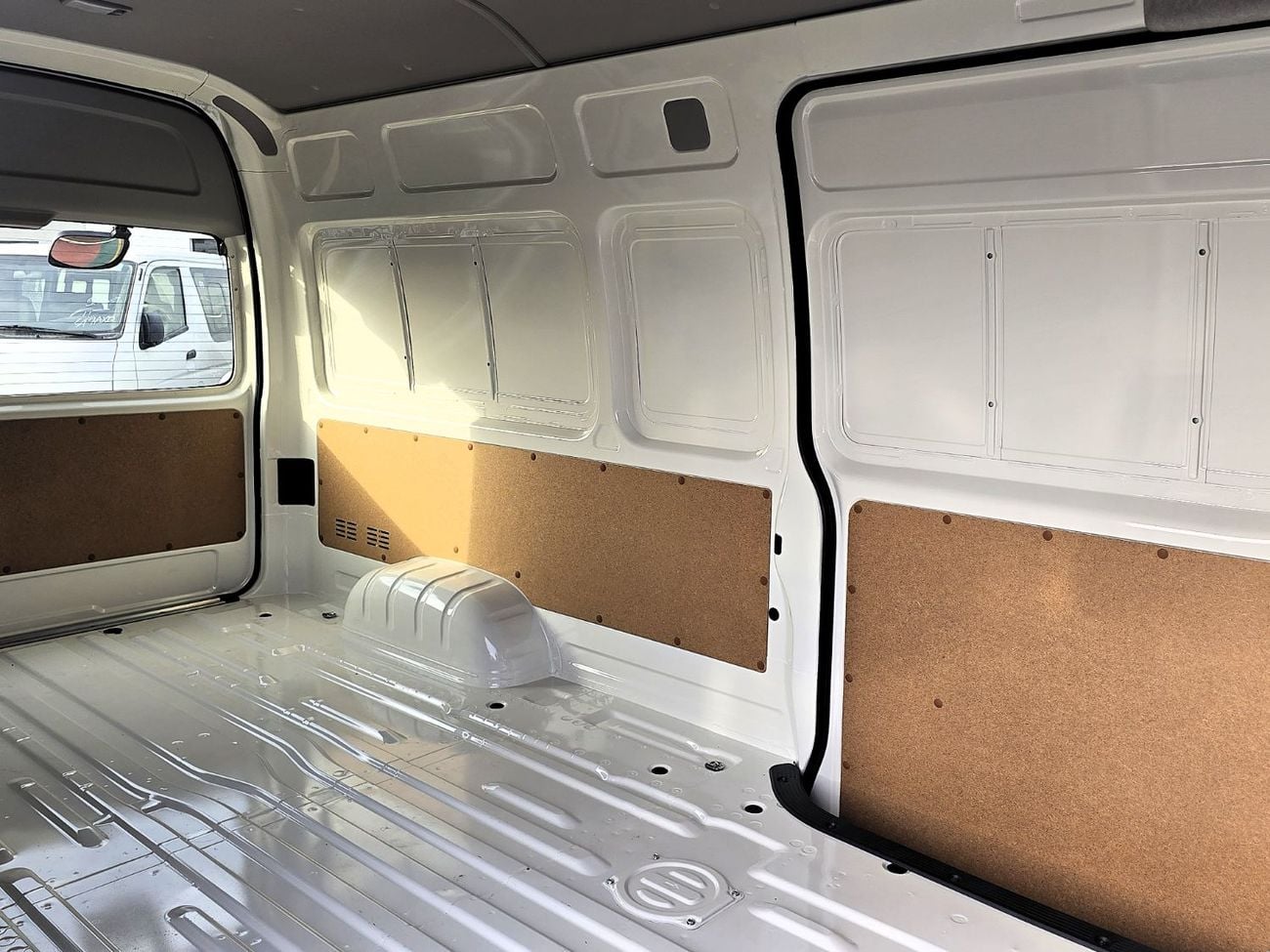 Toyota Hiace GLS -High Roof  Panal Van 2.7L Toyota Hiace High Roof Old Shape Cargo 2.7l petrol RWD 3 SEATS Gcc sp