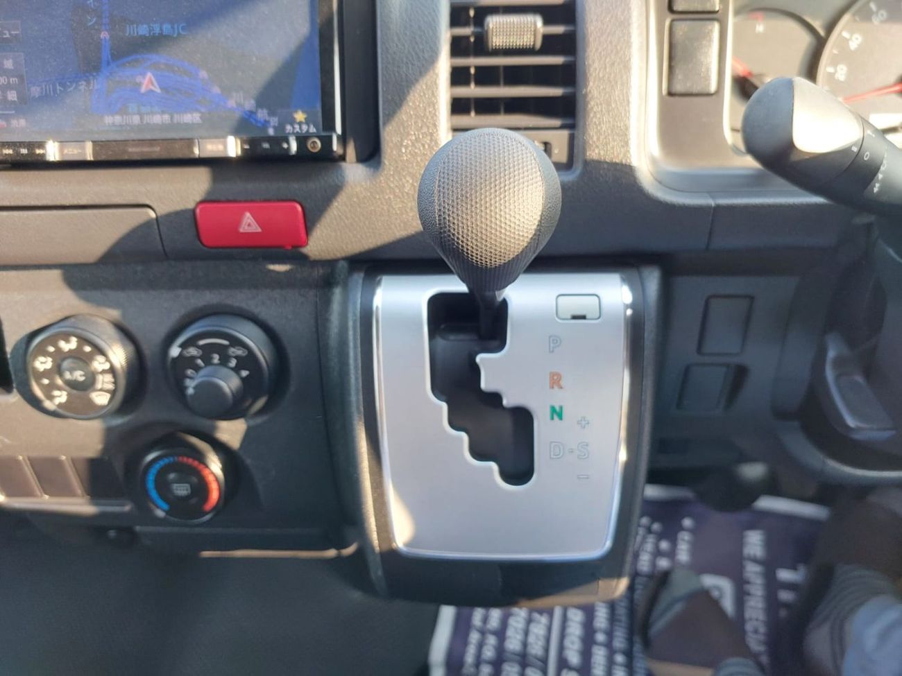 Toyota Hiace TOYOTA HIACE COMMUTER VAN RHD 2015 MODEL 2.7 L PETROL AUTOMATIC(PM54137)