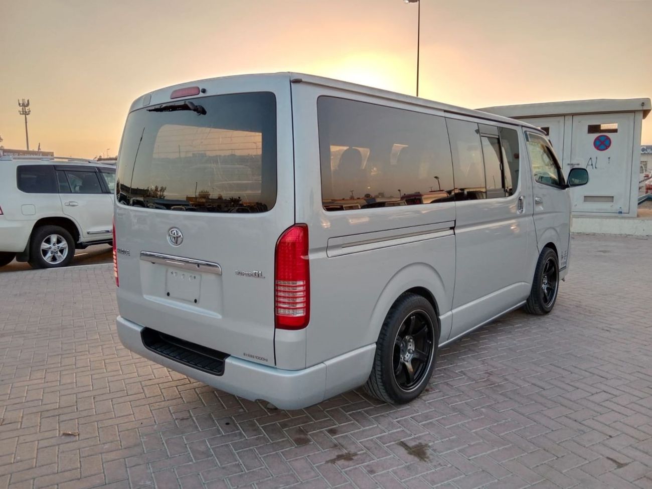 Toyota Hiace TOYOTA HIACE RIGHT HAND DRIVE(PM1182)